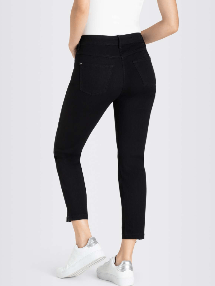 MAC-Dream-Summer-Chic-Cropped-Jeans-In-Black-Black-5471-0355L-D999-izzi-of-baslow