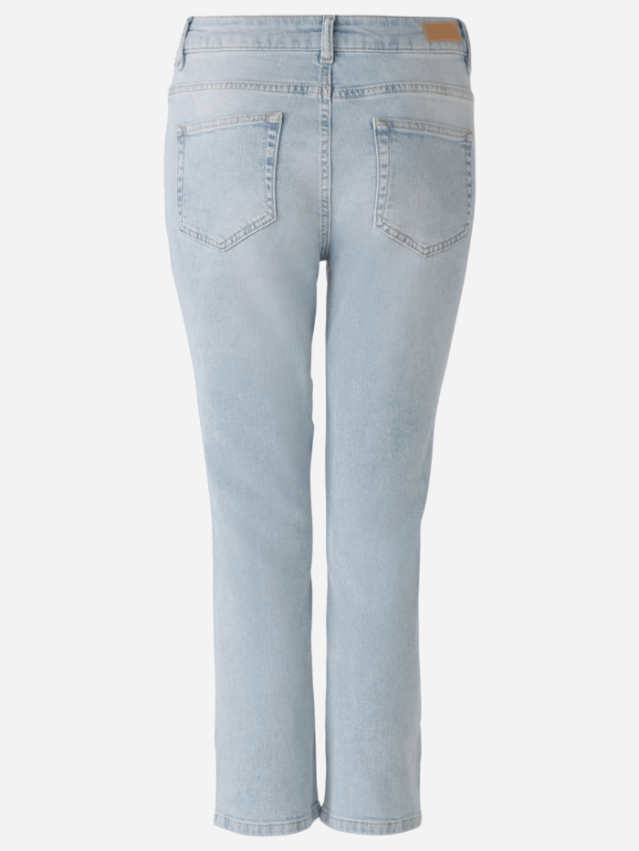 Oui-Cropped-Mid-Waist-Jeans-In-Light-Blue-87534-Col-5300-izzi-of-baslow