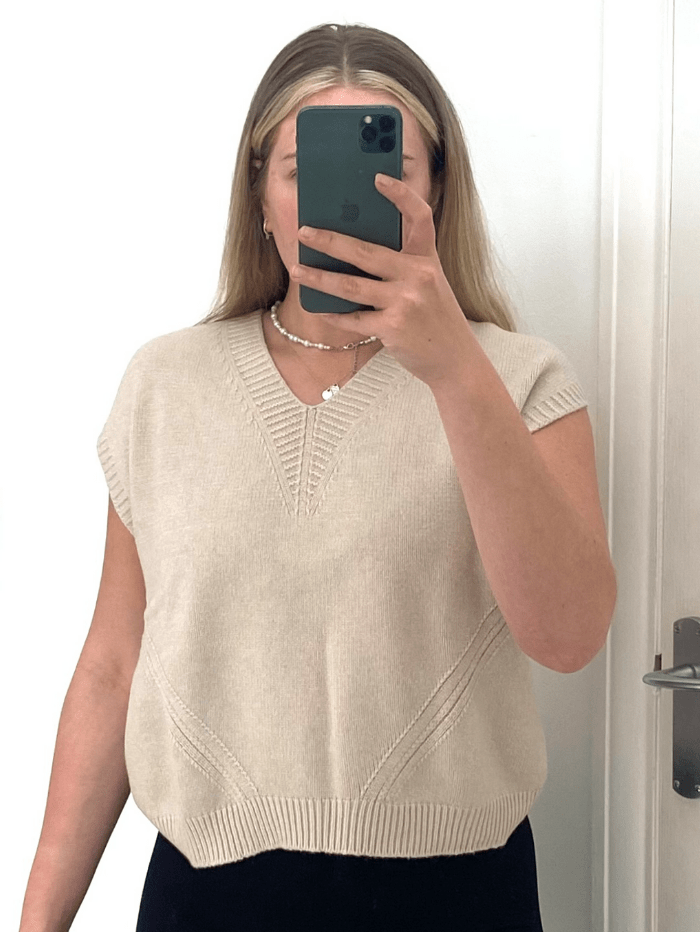 PIRO Knitwear PIRO Gilet Sleeveless Tank Top PANNA Oatmeal AV709 COL 115 izzi-of-baslow