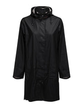 Ilse-Jacobsen-Black-Hooded-Raincoat RAIN71 001 izzi-of-baslow