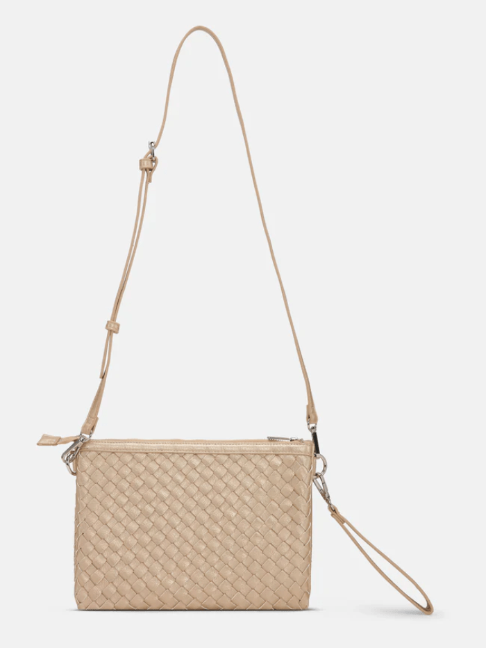 Ilse-Jacobsen-Shoulder-Bag-In-Platin-BAG08CB-Col-780-izzi-of-baslow