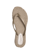 Ilse-Jacobsen-Flip-Flops-Platin-Gold-CHEERFUL01 780 izzi-of-baslow