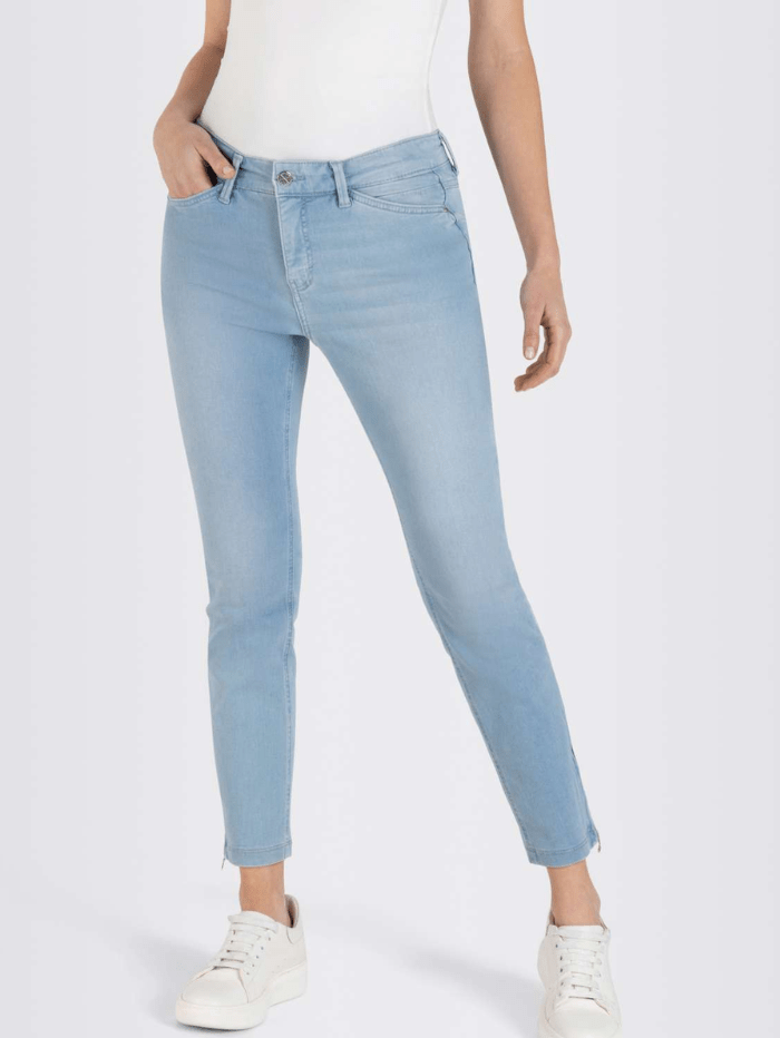 Mac-Dream-Chic-Summer-Blue-Wash-Jeans-5471-0355L-D427-izzi-of-baslow