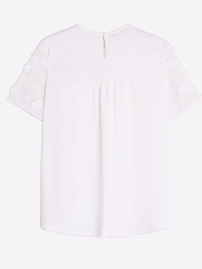 Vilagallo-White-T-Shirt-With-Embroidered-Daisies 30894 Col 964 izzi-of-baslow