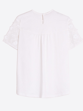 Vilagallo-White-T-Shirt-With-Embroidered-Daisies 30894 Col 964 izzi-of-baslow