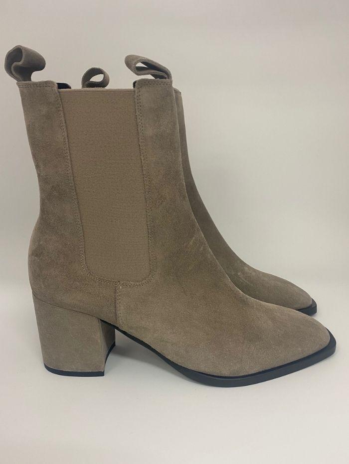 Kennel &amp; Schmenger Shoes Kennel &amp; Schmenger Suede ankle Erin Boots in Pebble 41-62210-359 izzi-of-baslow