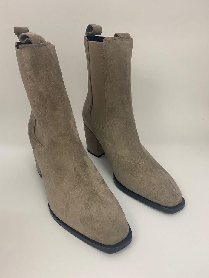 Kennel &amp; Schmenger Shoes Kennel &amp; Schmenger Suede ankle Erin Boots in Pebble 41-62210-359 izzi-of-baslow